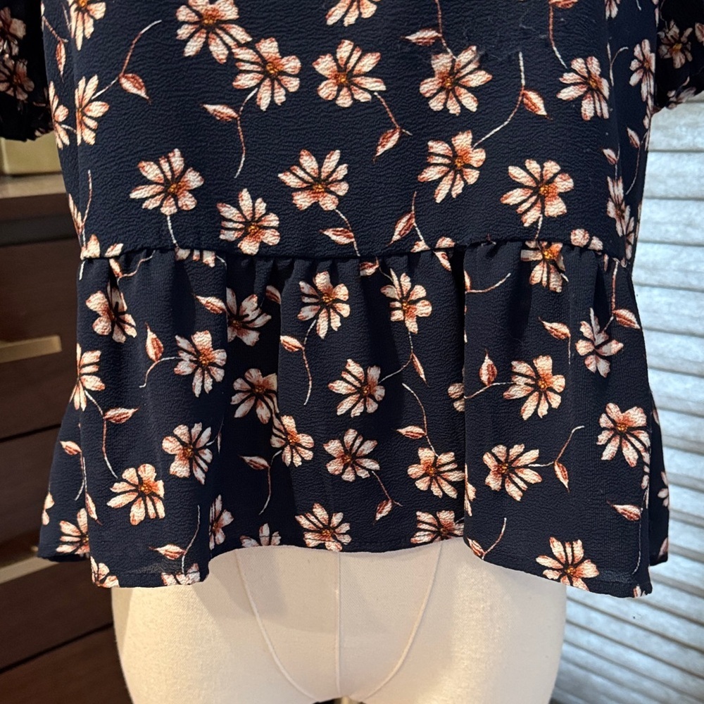 Woman's Hippie Rose Navy Floral Peplum Style Blouse. Size Small - Picture 2 of 7